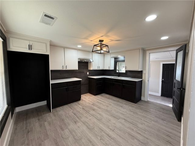 400 Austin St, George West, TX 78022