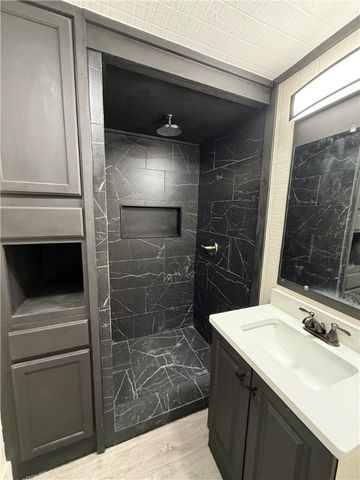 400 Austin St, George West, TX 78022