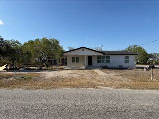 400 Austin St, George West, TX 78022