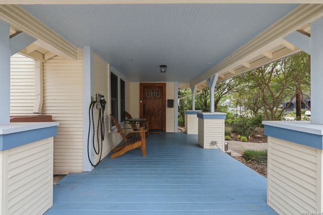 310 Queen Anne Ct, San Antonio, TX 78209