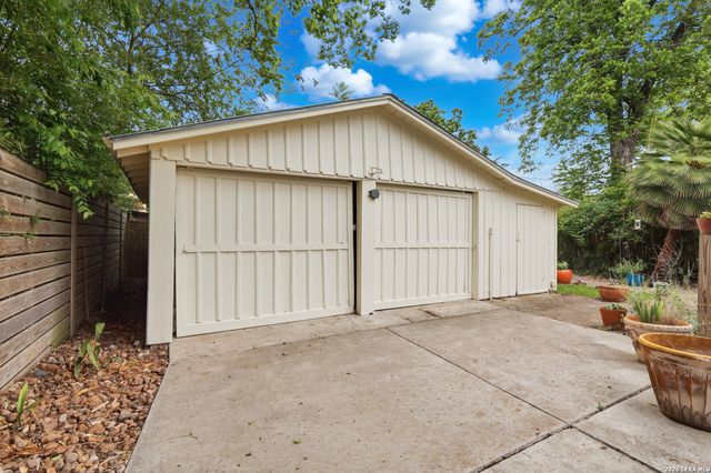 310 Queen Anne Ct, San Antonio, TX 78209
