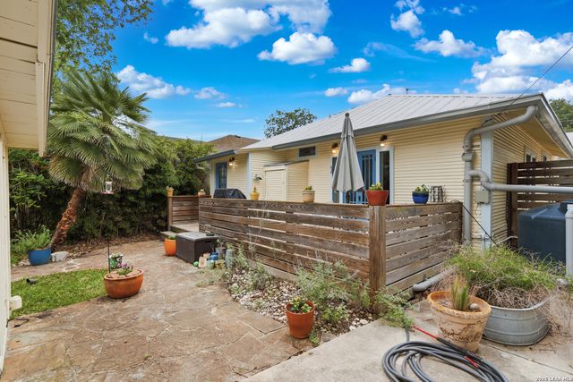 310 Queen Anne Ct, San Antonio, TX 78209