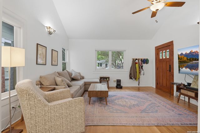 310 Queen Anne Ct, San Antonio, TX 78209