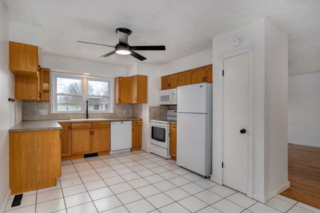 3231 W Farm Road 168, Springfield, MO 65807