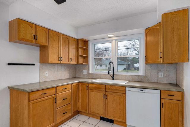 3231 W Farm Road 168, Springfield, MO 65807