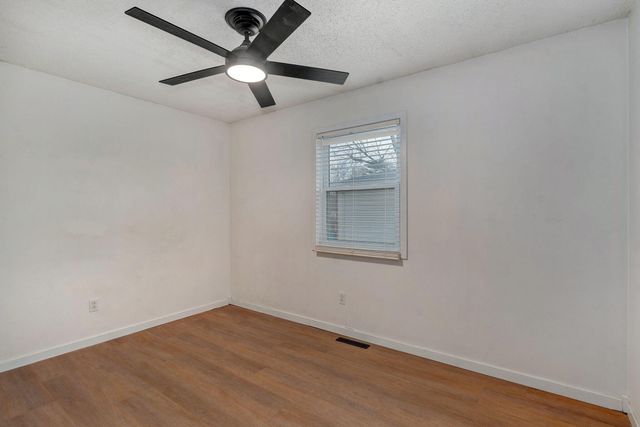 3231 W Farm Road 168, Springfield, MO 65807