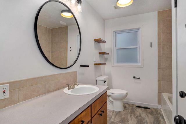 3231 W Farm Road 168, Springfield, MO 65807