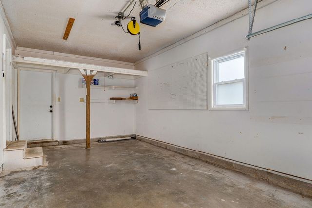 3231 W Farm Road 168, Springfield, MO 65807