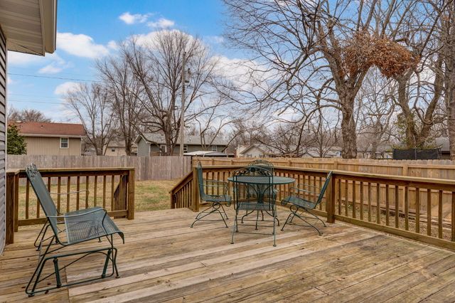 3231 W Farm Road 168, Springfield, MO 65807