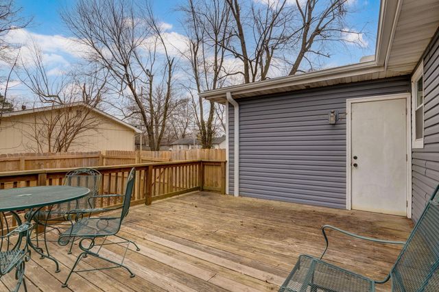 3231 W Farm Road 168, Springfield, MO 65807