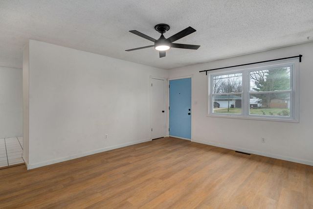 3231 W Farm Road 168, Springfield, MO 65807