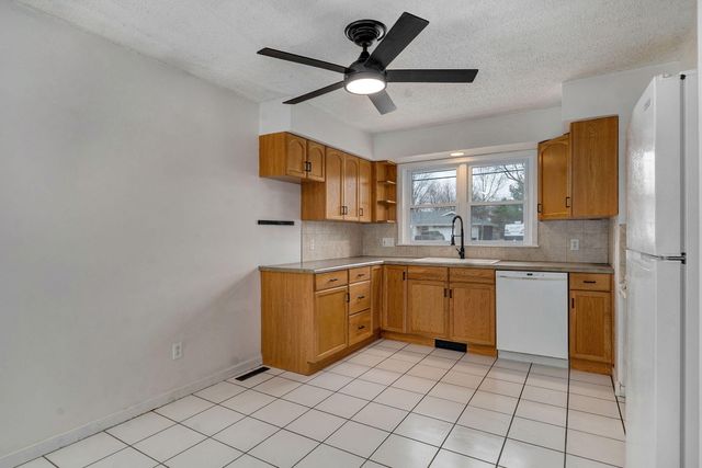 3231 W Farm Road 168, Springfield, MO 65807