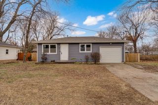 3231 W Farm Road 168, Springfield, MO 65807