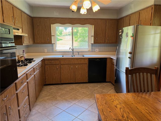 434 Freeport Rd, Jefferson Twp, PA 16002