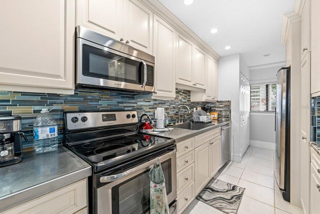 816 BAHIA DEL SOL DRIVE 23, Ruskin, FL 33570