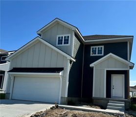 12513 S White Ash Lane, Lee's Summit, MO 64086