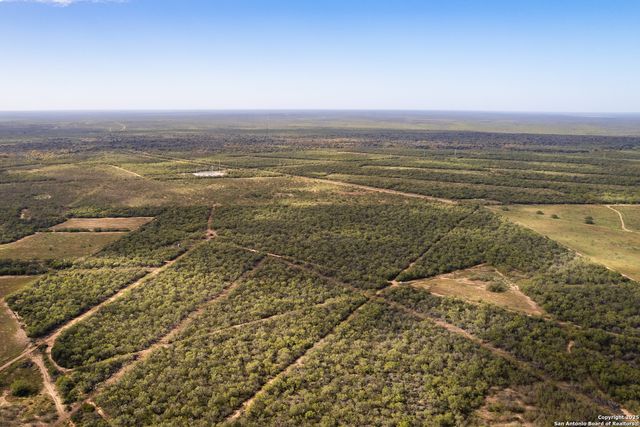 8 FM 1581, Pearsall, TX 78061