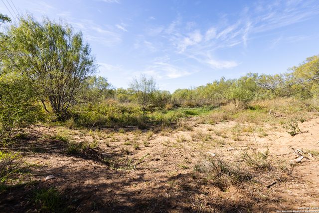 8 FM 1581, Pearsall, TX 78061