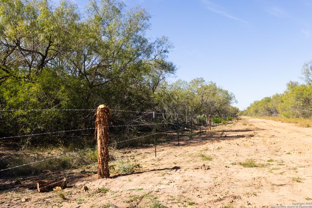 8 FM 1581, Pearsall, TX 78061