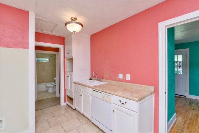 3332 Ryan Avenue, Fort Worth, TX 76110