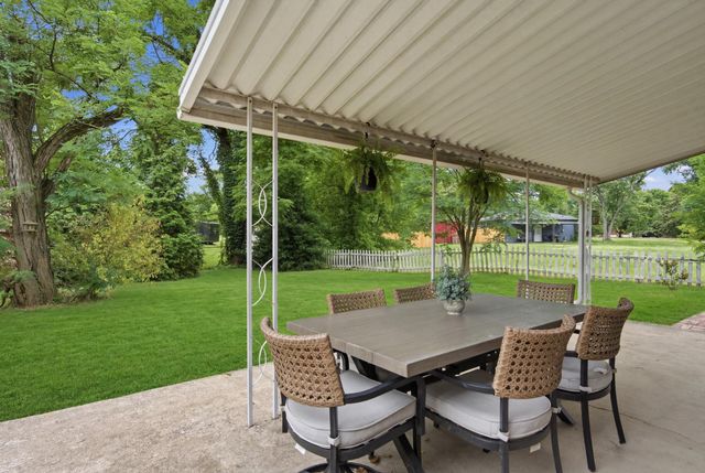 5004 W Durrett Dr, Nashville, TN 37211