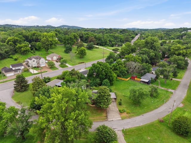 5004 W Durrett Dr, Nashville, TN 37211