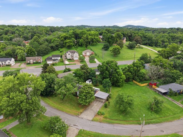5004 W Durrett Dr, Nashville, TN 37211