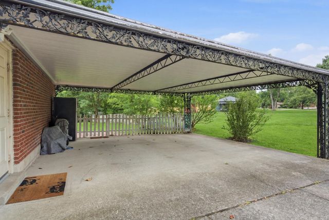 5004 W Durrett Dr, Nashville, TN 37211