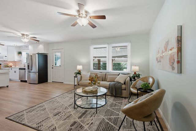 5004 W Durrett Dr, Nashville, TN 37211