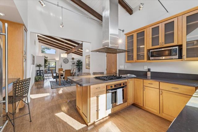 142 11th Street, Pacific Grove, CA 93950