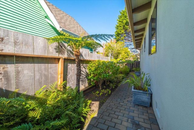 142 11th Street, Pacific Grove, CA 93950