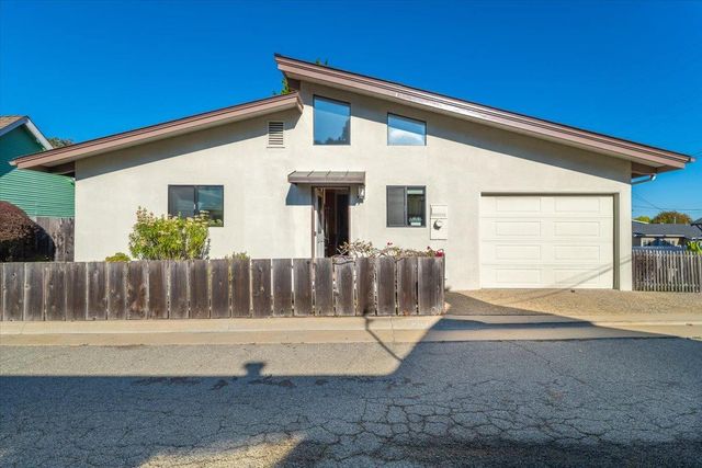 142 11th Street, Pacific Grove, CA 93950
