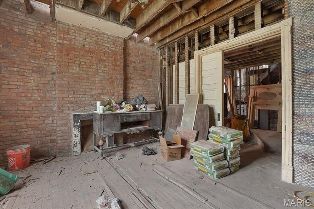 5718 Etzel Avenue, St Louis, MO 63112