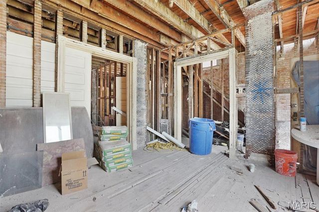 5718 Etzel Avenue, St Louis, MO 63112