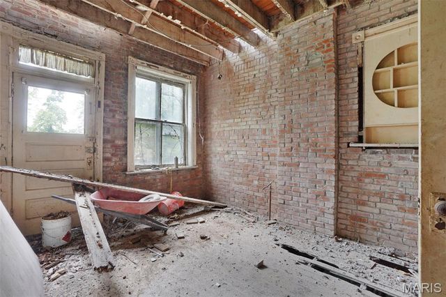 5718 Etzel Avenue, St Louis, MO 63112