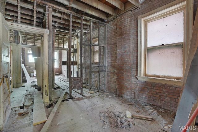 5718 Etzel Avenue, St Louis, MO 63112