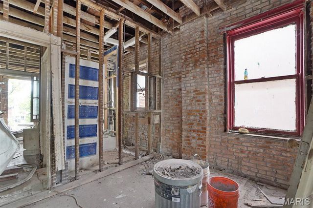 5718 Etzel Avenue, St Louis, MO 63112