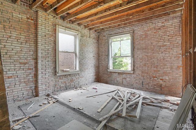 5718 Etzel Avenue, St Louis, MO 63112