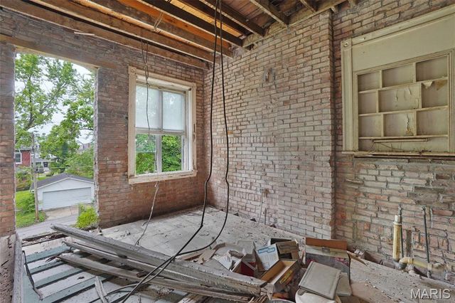 5718 Etzel Avenue, St Louis, MO 63112