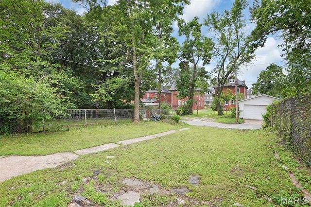 5718 Etzel Avenue, St Louis, MO 63112