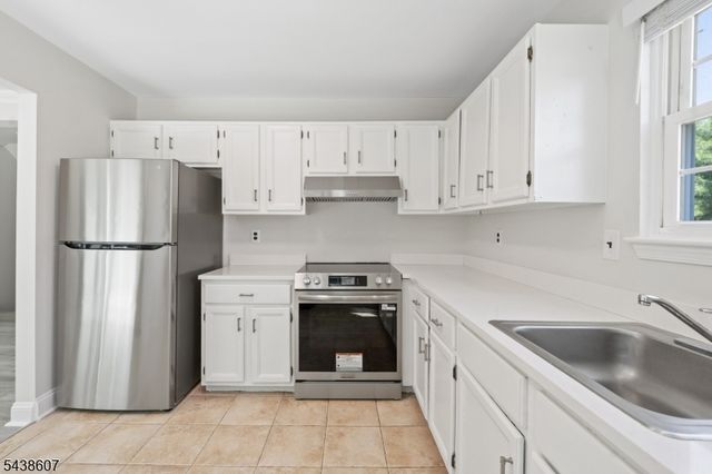 42 Shire Ct, Hillsborough Twp., NJ 08844