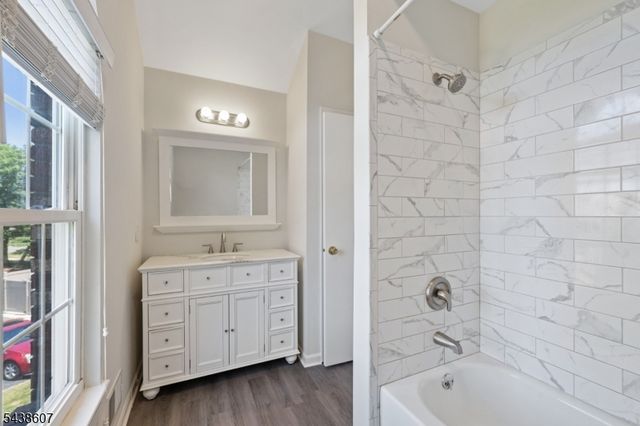 42 Shire Ct, Hillsborough Twp., NJ 08844