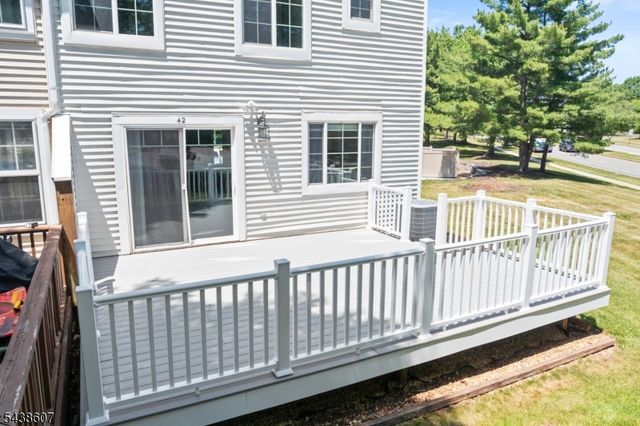 42 Shire Ct, Hillsborough Twp., NJ 08844