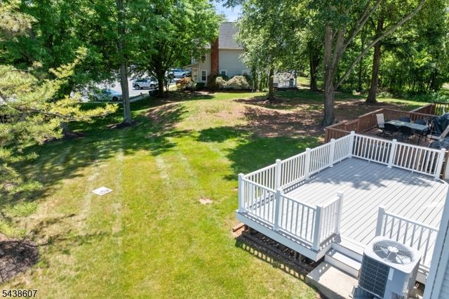 42 Shire Ct, Hillsborough Twp., NJ 08844