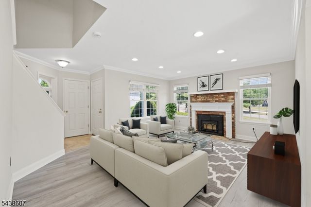 42 Shire Ct, Hillsborough Twp., NJ 08844
