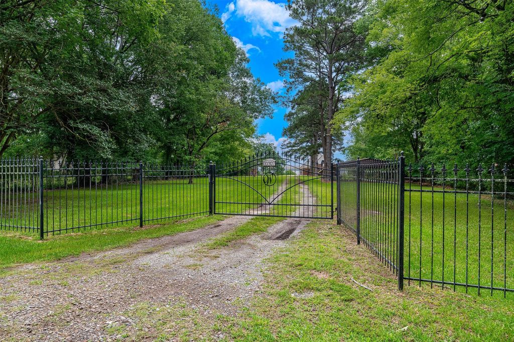 10307 Pirogue Road, Oil City, LA 71061