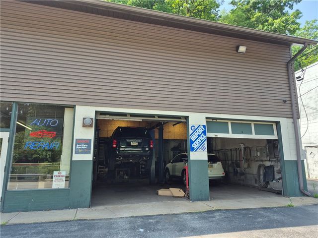 2702 Saw Mill Run Blvd, Whitehall, PA 15227