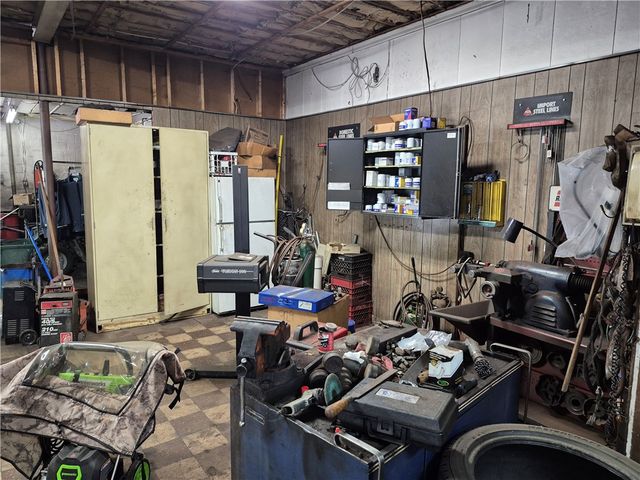 2702 Saw Mill Run Blvd, Whitehall, PA 15227