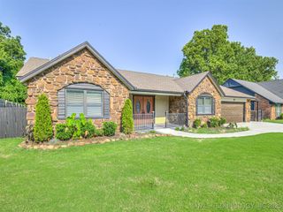 1012 N Forest Place, Jenks, OK 74037