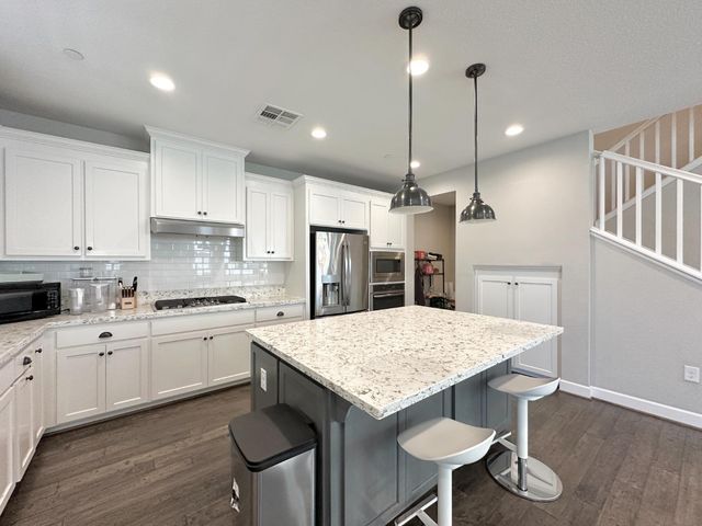 1952 Cannery Loop, Davis, CA 95616